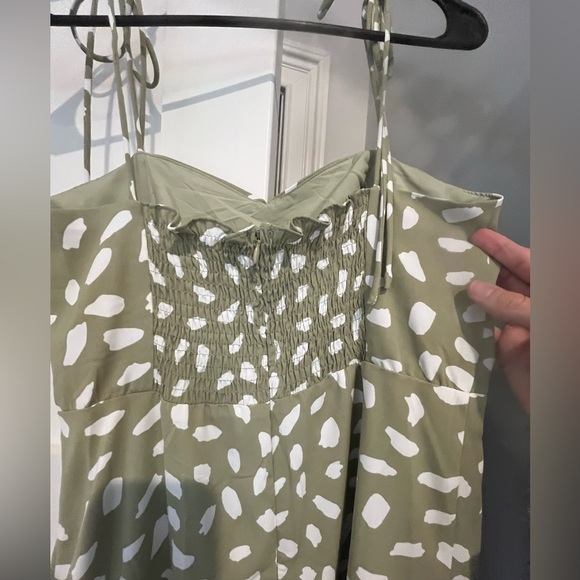 Cute light green and white midi dress - Picture 2 of 7